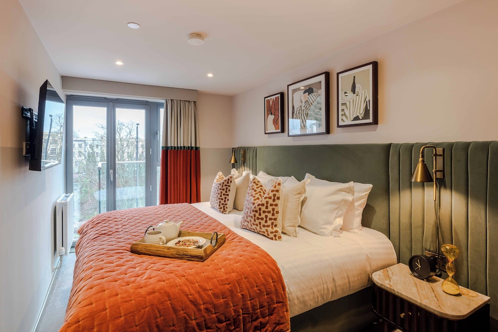 Waterside Living I Luxe Apartments