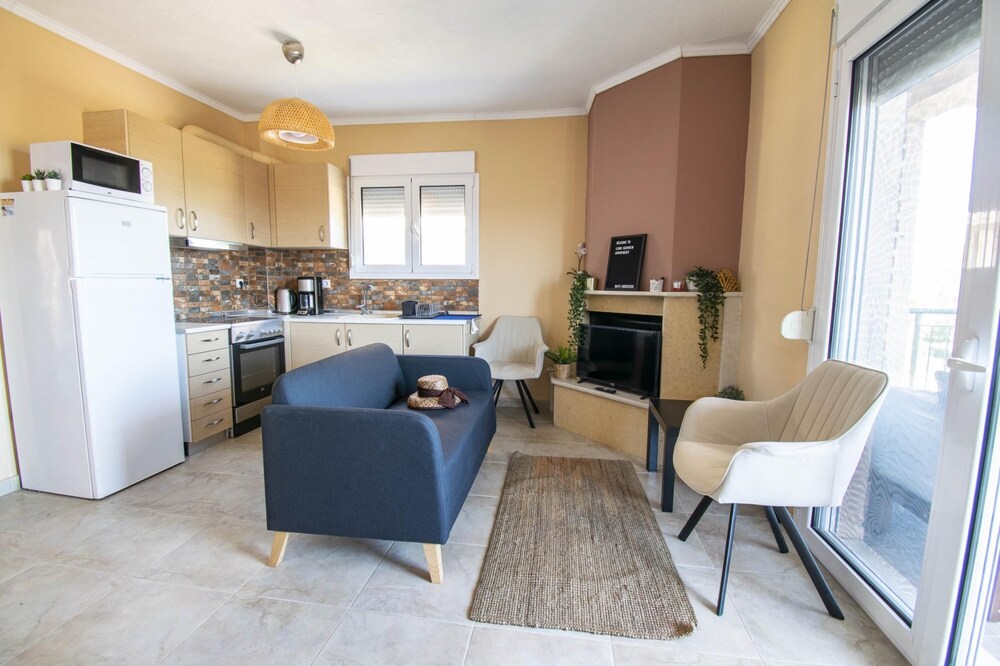 Long Seaview Apartment by Travelpro Services photo 5