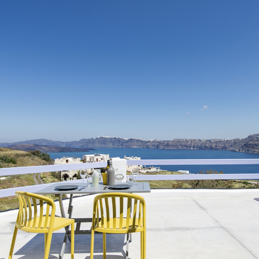Earino Suites & Villas
