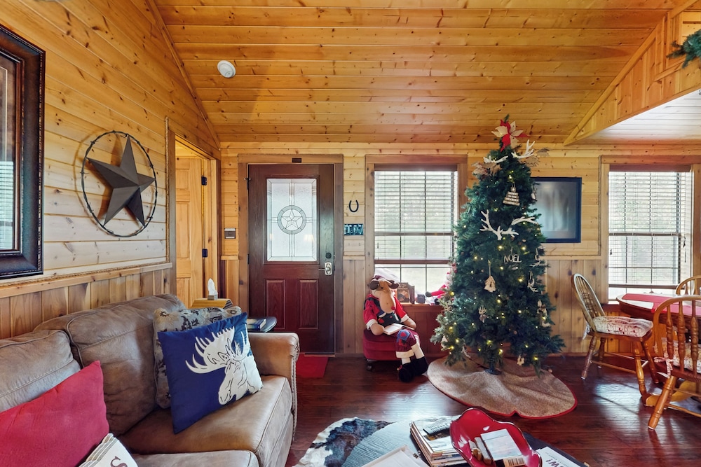 Water-view Cabin w/ Front Porch, W & D, Streaming