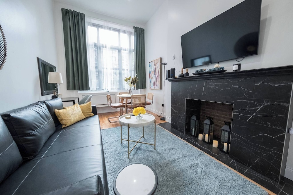 Central Park Studio With Sleeping Loft