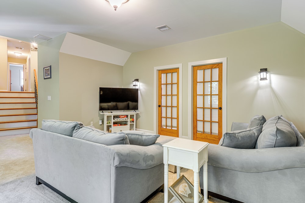 2 Mi to Golfing & Hiking: Spacious Wilmington Home
