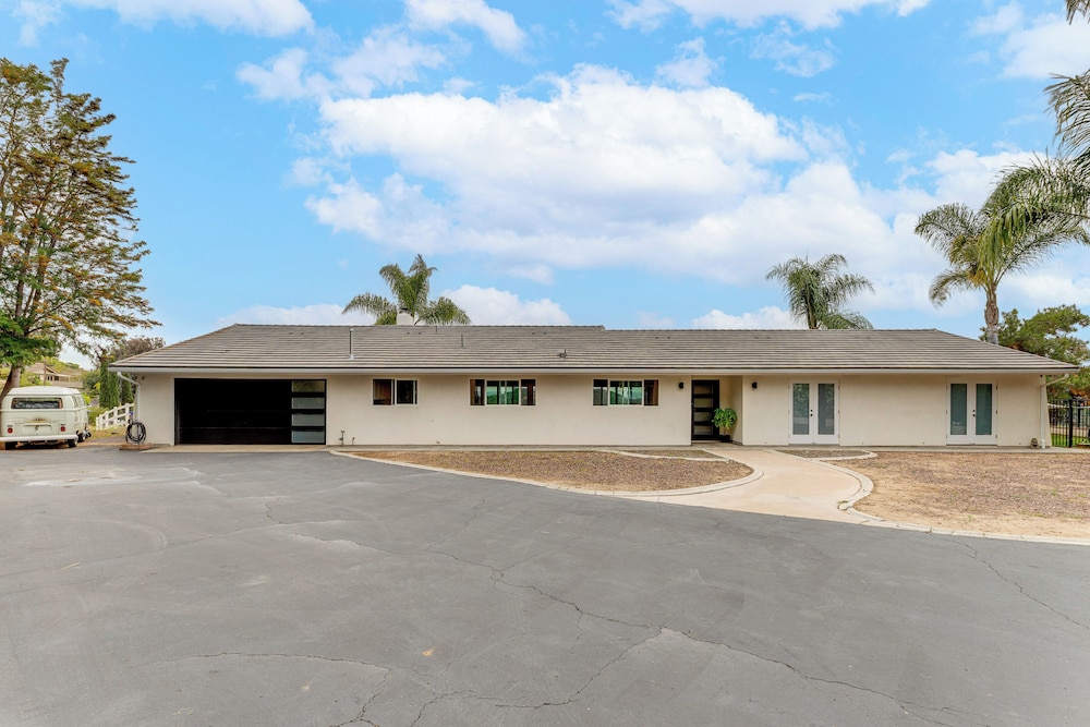 2 Mi to Lake Poway: Mtn-view Escape w/ Patio!