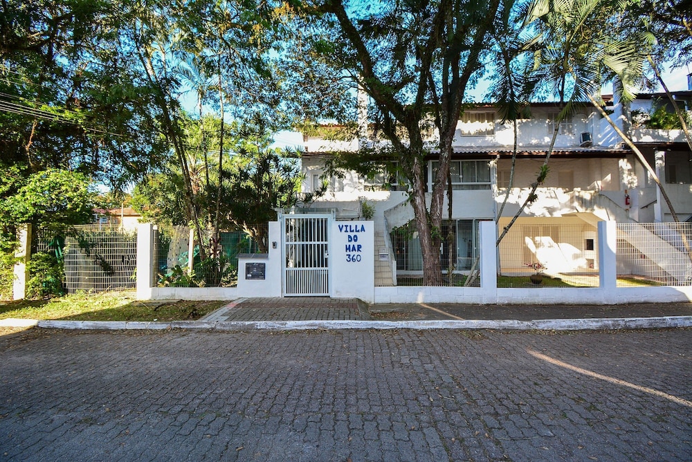 Apê a 150m da praia de Canasvieiras
