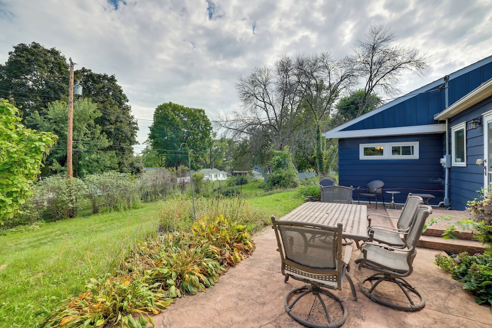 Home 8 Mi to Dtwn Minneapolis! Pet-friendly Yard