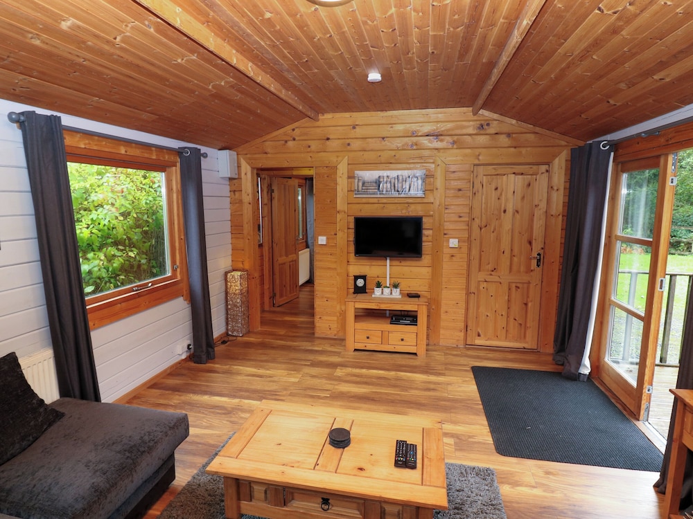 Lakeside Lodge