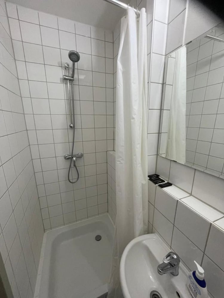 2-Rent Group Hostel Apartments SEN14
