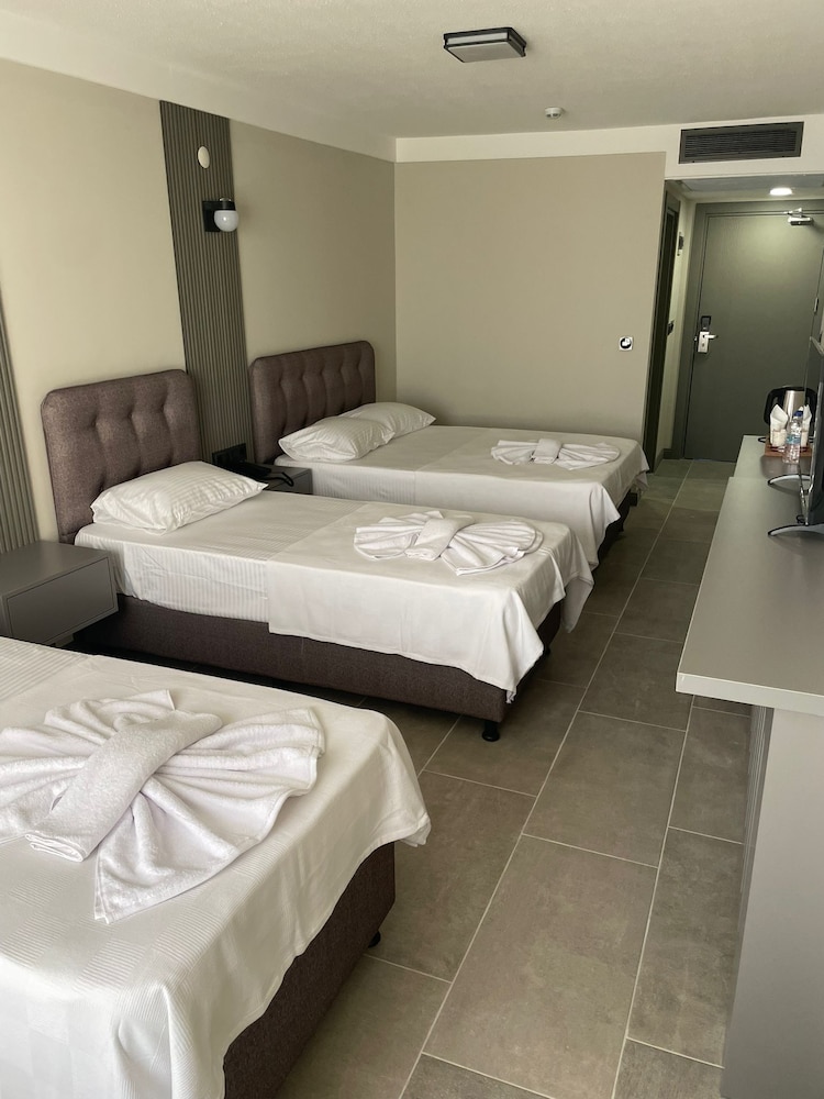 Grand Cennet Beach Hotel