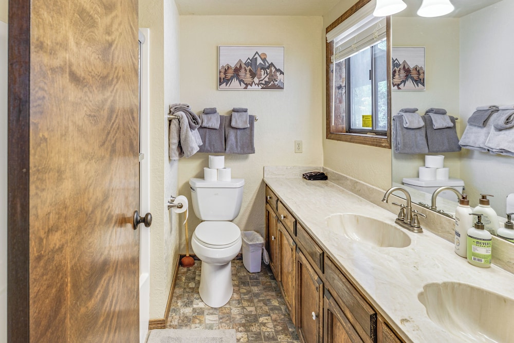 Walk to Lake & Trails: Angel Fire Home w/ Deck!