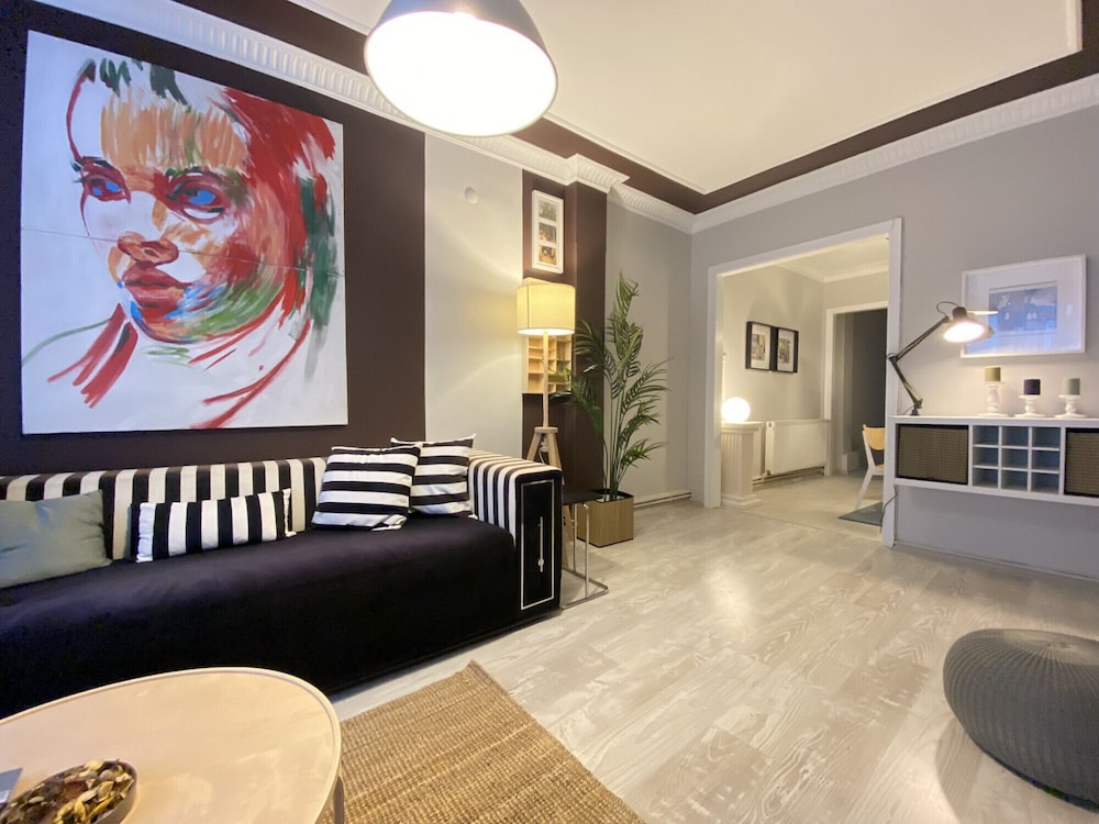 Charming Flat Near Osmanbey Metro Station