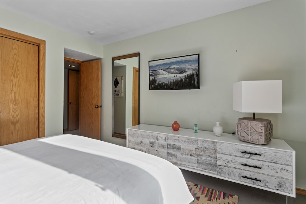 2060 Solamere Drive - Four Bedroom Home 4 Condo