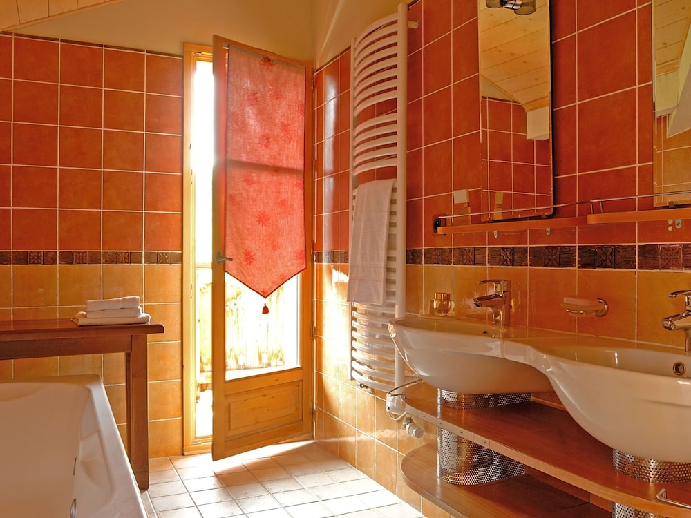 Chalet With Fireplace in Alpe D'huez