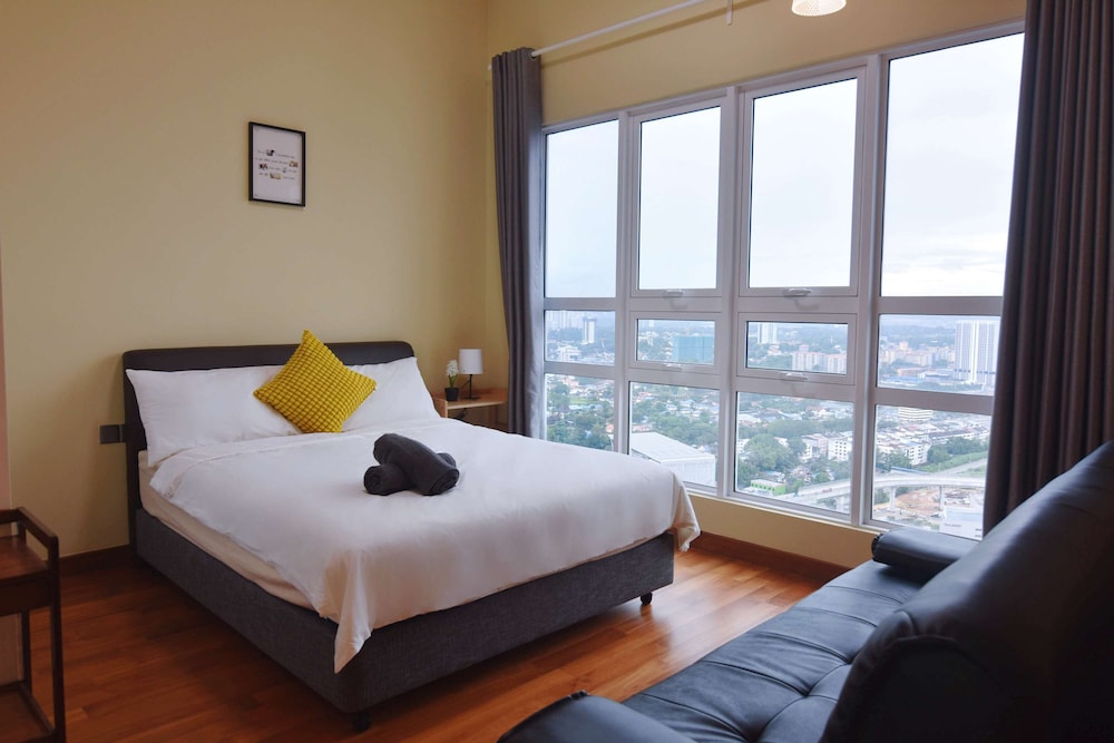 Cozy 1BR Suite at Tritower Steps to JB CIQ