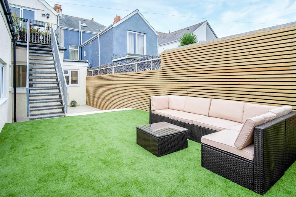 Seascape Retreat - 3 Bedroom Flat - Porthcawl