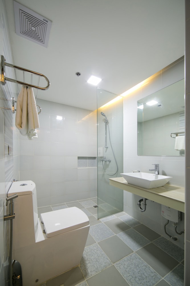 Angeles City Vacations - 950 Condotel - Property Image 9