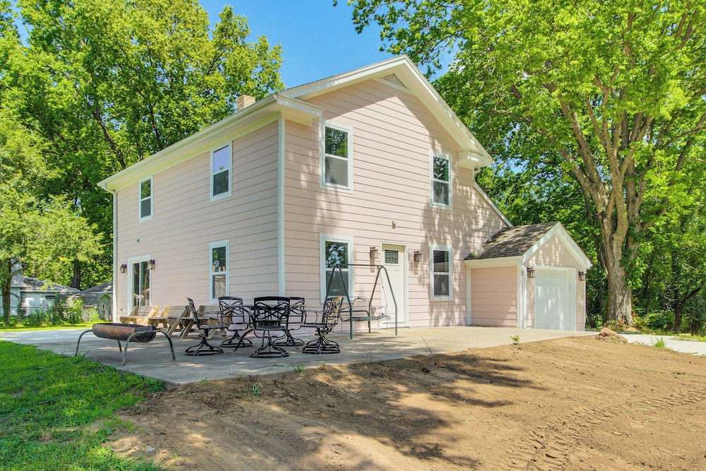 11 Mi to Smithville Lake: Private Home Near Winery