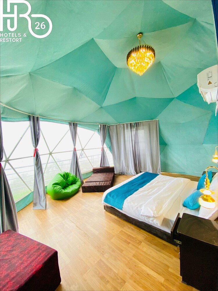 HR 26 Hotels & Resorts