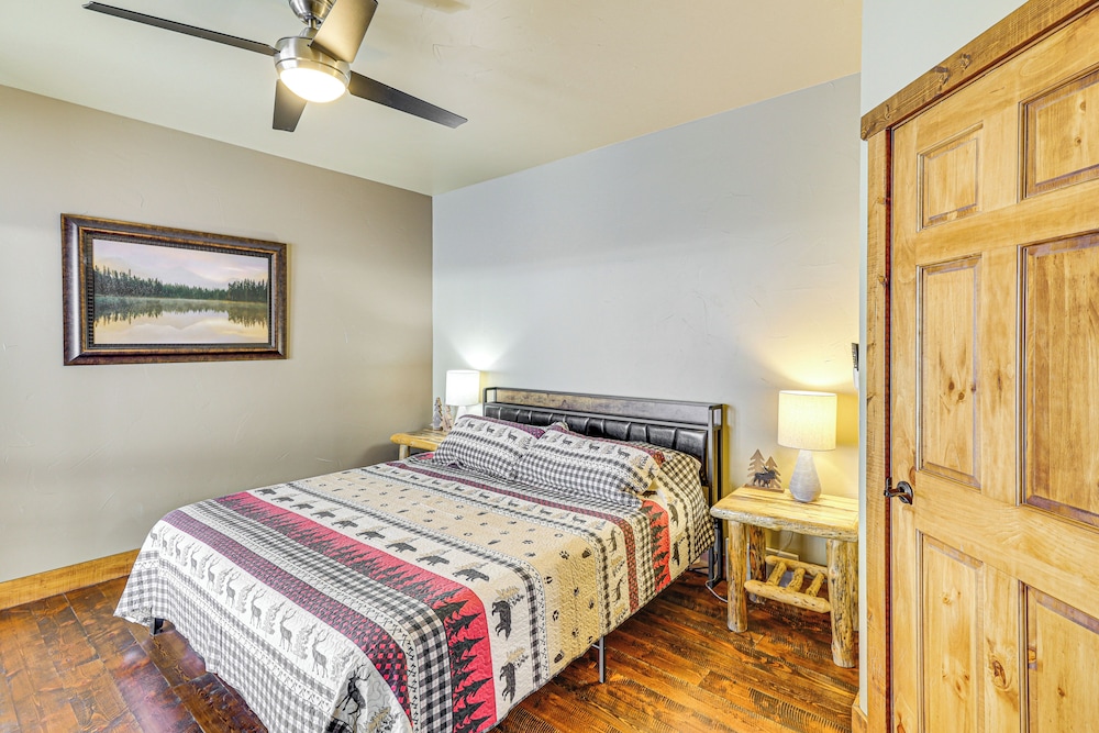 5 Mi to Terry Peak: Spacious Lead Cabin w/ Hot Tub