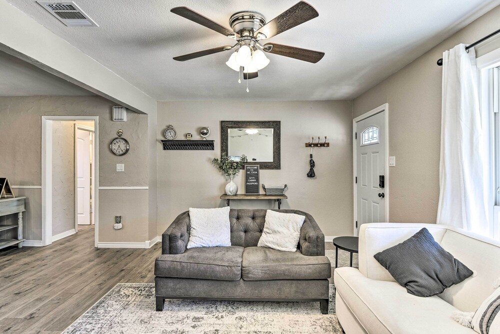 1 Mi to At&t Stadium: Downtown Arlington Home