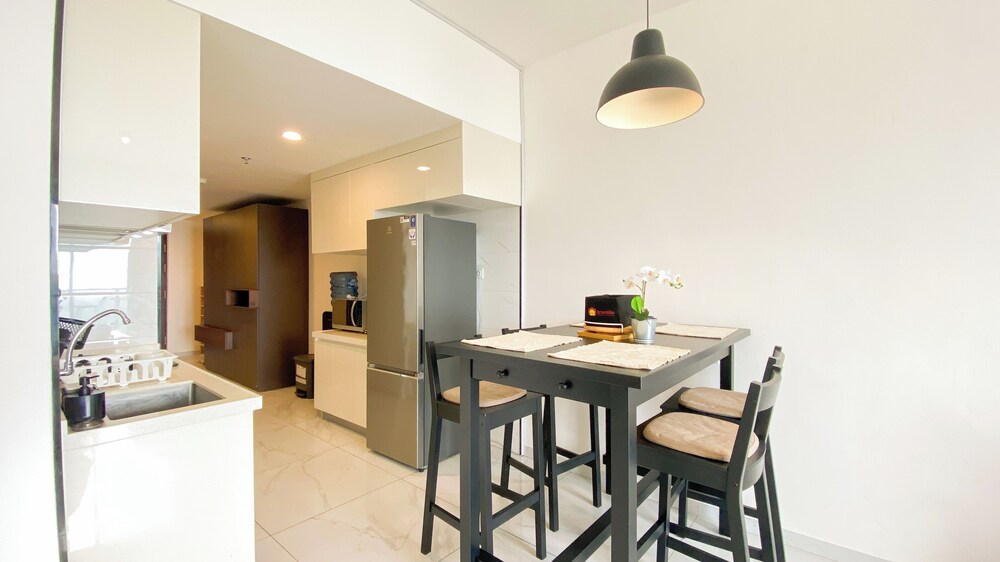 Luxury 2Br With Working Room At Sky House Bsd Apartment