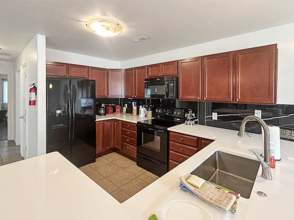 Canyon View Oasis 3 Bedroom Home