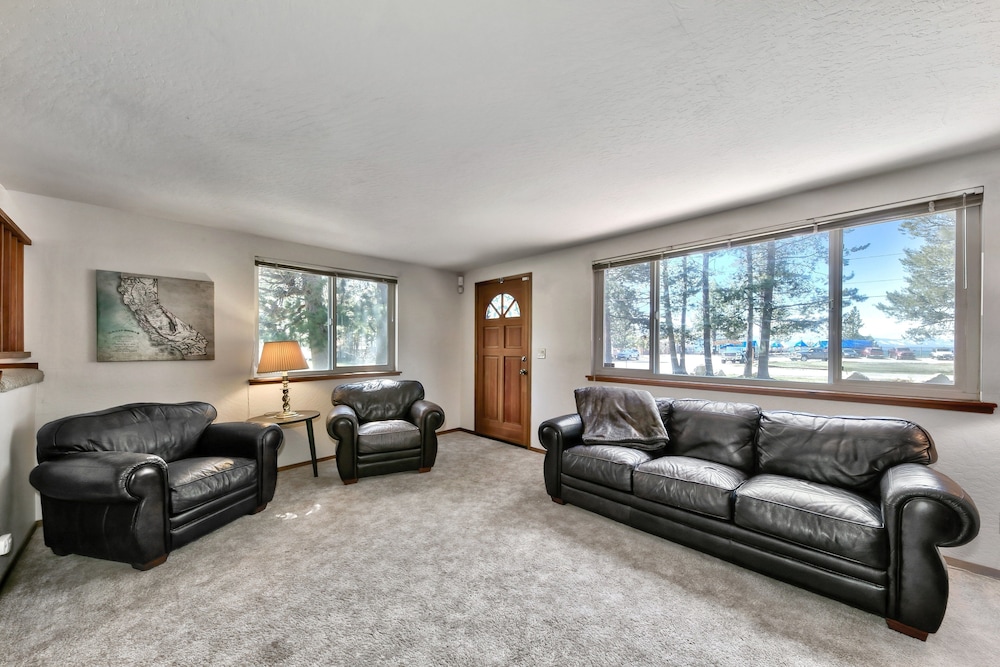 853p Lakeside Beach 4 Bedroom Home