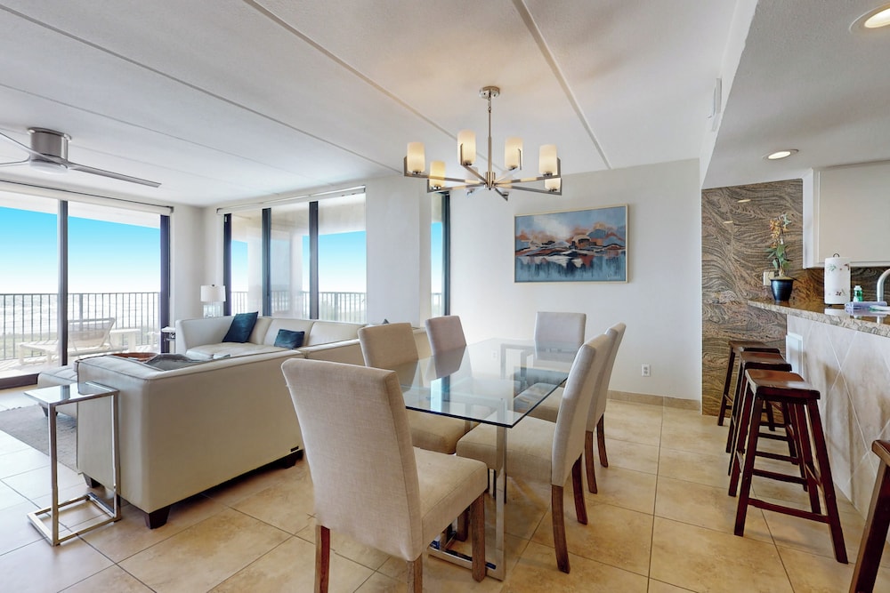 Gulf-view Corner 3BR w/ Balcony & Luxe Amenities