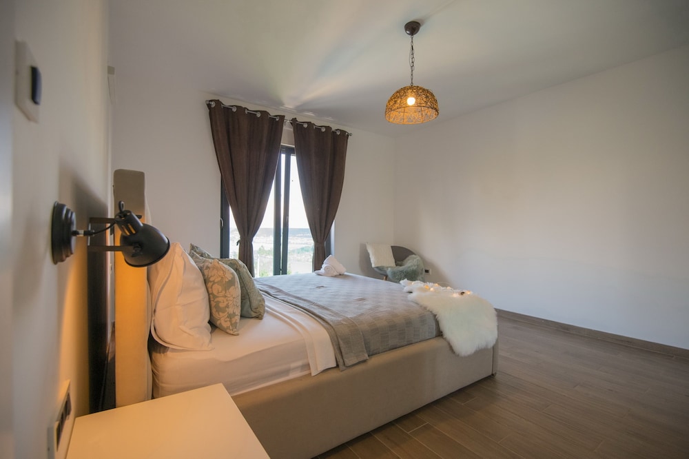 Holiday House Luxury view 2