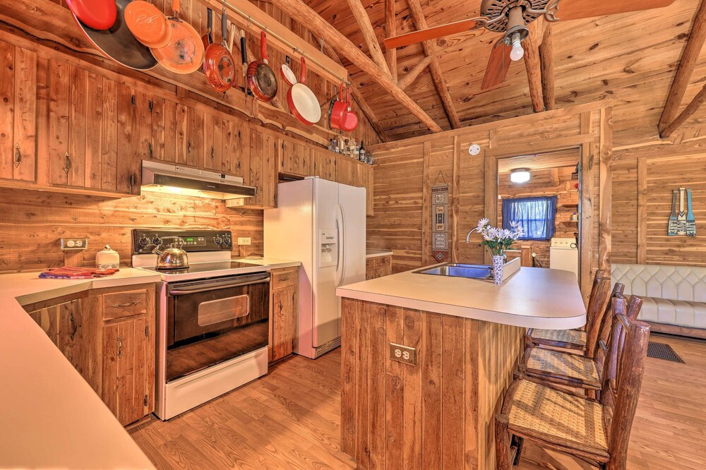 Rustic Canyon Lake Cabins w/ Hot Tub on 3 Acres - Property Image 24