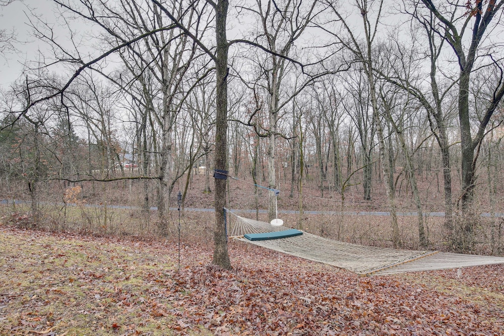 'foxes Den' w/ Hot Tub, Pool Table & Fire Pit!