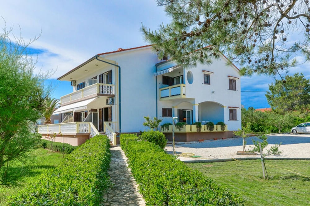Apartment on Vir Island Near Sandy Beaches