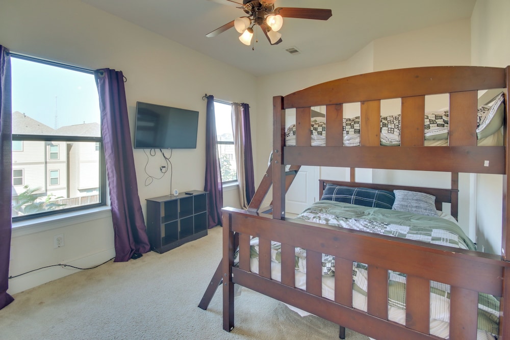 Pet-friendly Houston Home ~ 7 Mi to Downtown! view 2