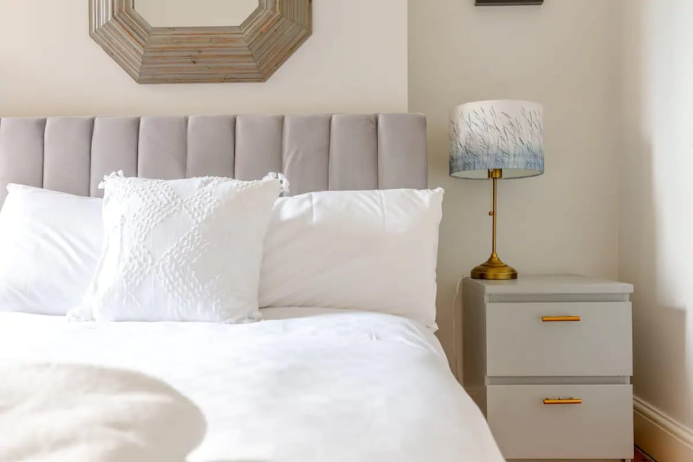 Stylish 1 Bedroom Apartment in Nine Elms With Garden
