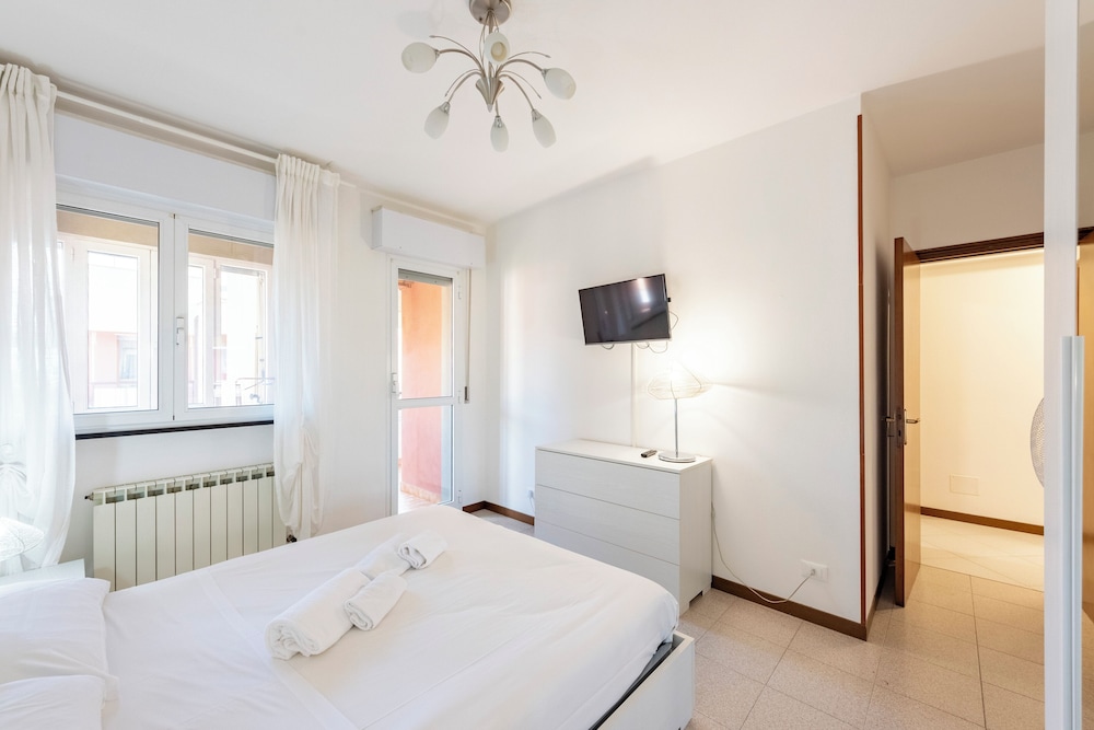 Charming 2-bed flat balcony & parking