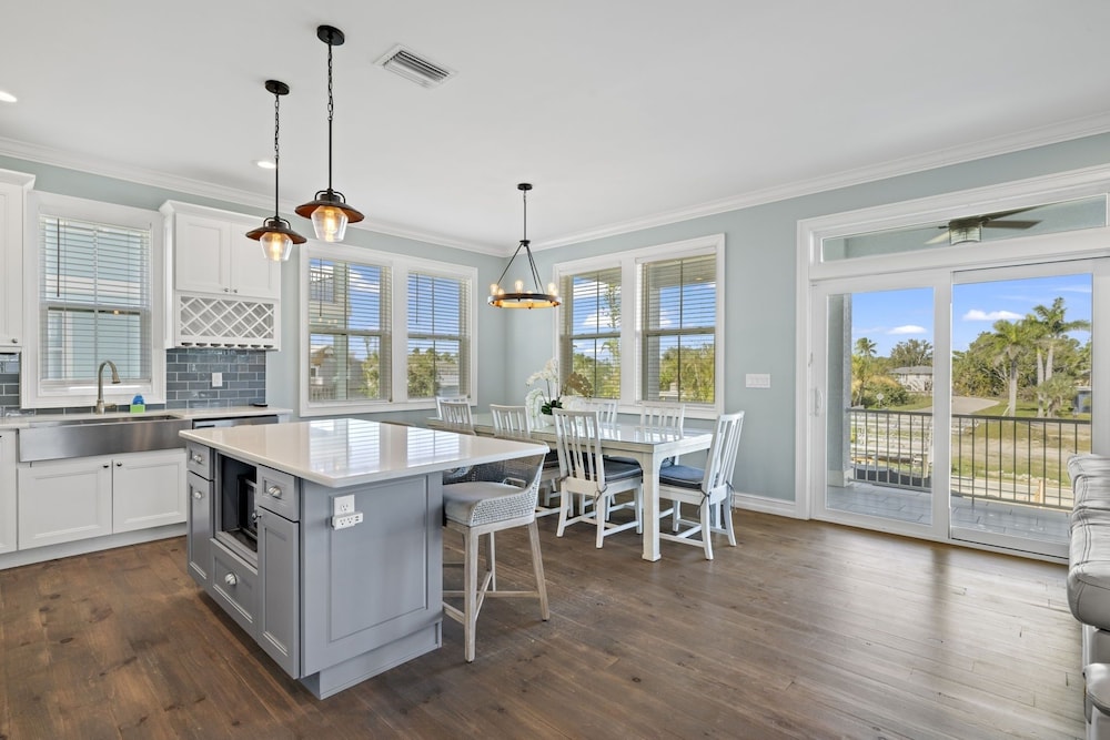 143 Catch And Relax: 5br Home W/ Pool & Spa! 5 Bedroom Home