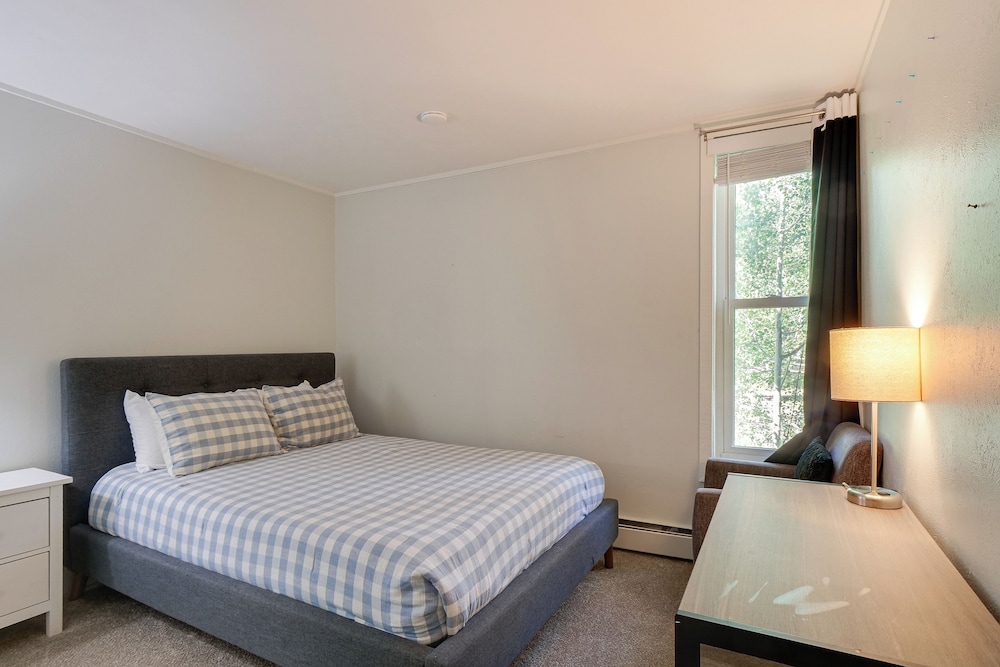 Close to Rocky Mtn Slopes! Cozy Silverthorne Condo