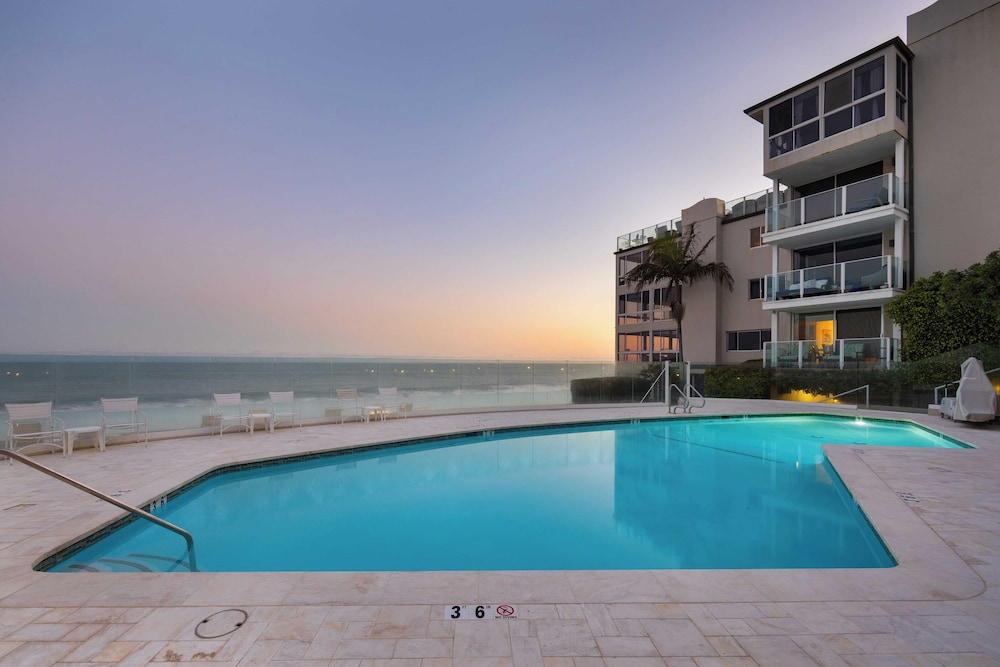 Oceanfront Gem w/ Balcony, Pool, Hot Tub & Carbon Beach Access Bluewater Haven by Avantstay