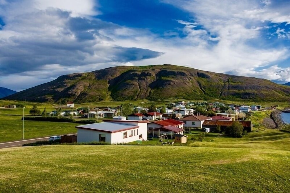 Vellir Grenivik a home with a view