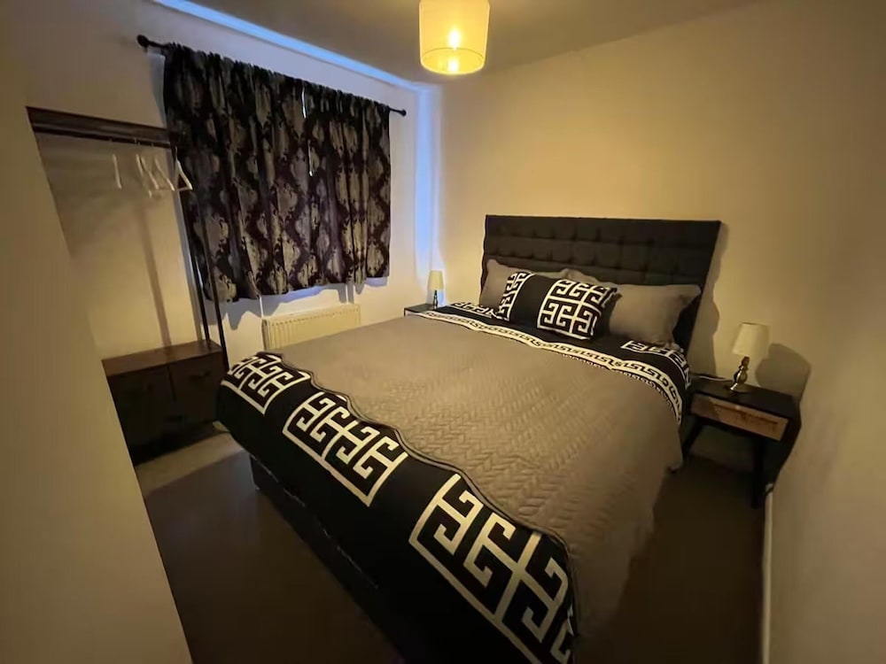 Spacious Comfortable Central Derby 2-bed Apartment
