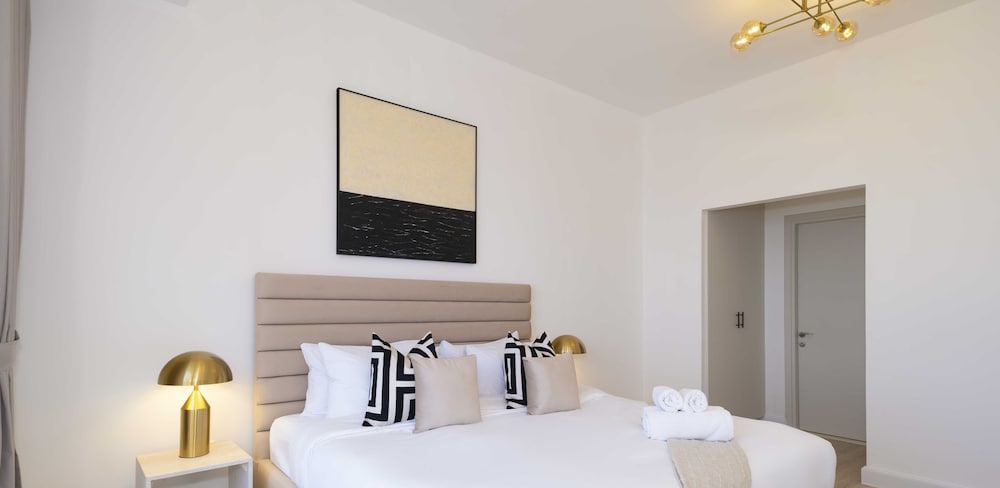 LUX The Dubai Eye Sea View Suite