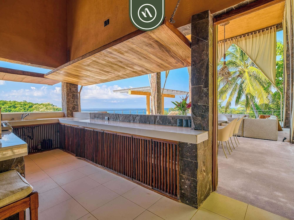 Luxury Oceanfront Villa - Private Beach - Pool
