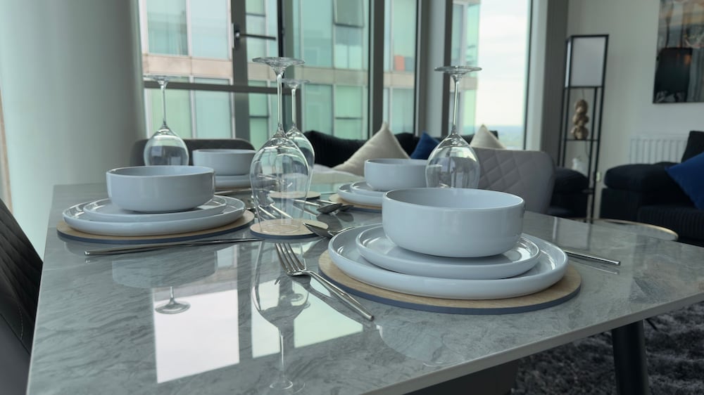 Central M K 2-bedroom Apartment, Sleeps 4, Parking