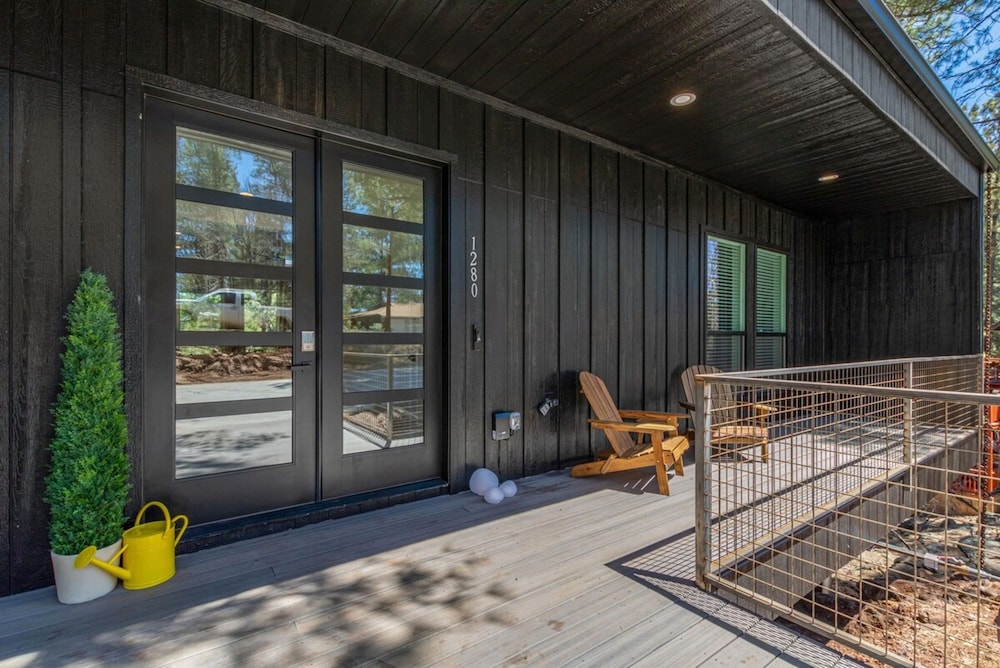 Le Cabin Noir LUX Alpine Retreat Spa BBQ