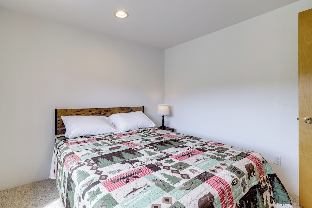 Walk to Sinks Canyon State Park: Spacious Home!