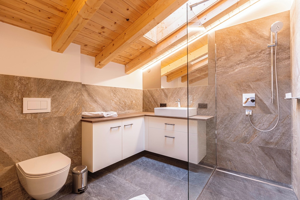 Dzibanana Lodge & Camping