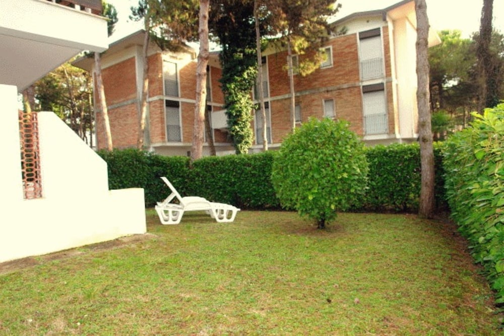 Nice row House With Garden for 8 Guests in Lignano Pineta