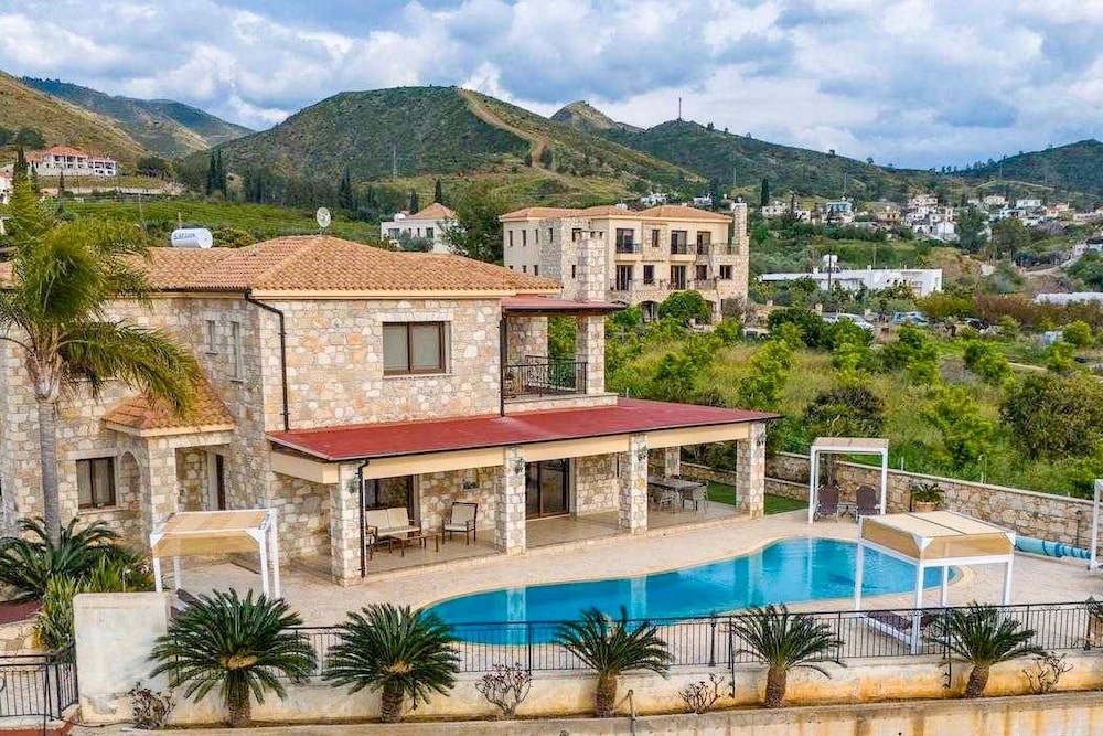 Sunset View Villa in Argaka