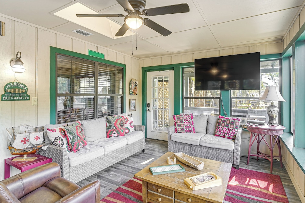 Lakefront Home: Deck, Grills & Fire Pit in Karnack