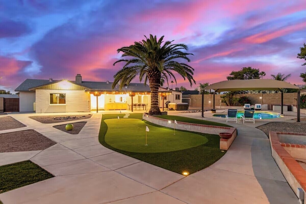 Chandler oasis with pool & hot tub
