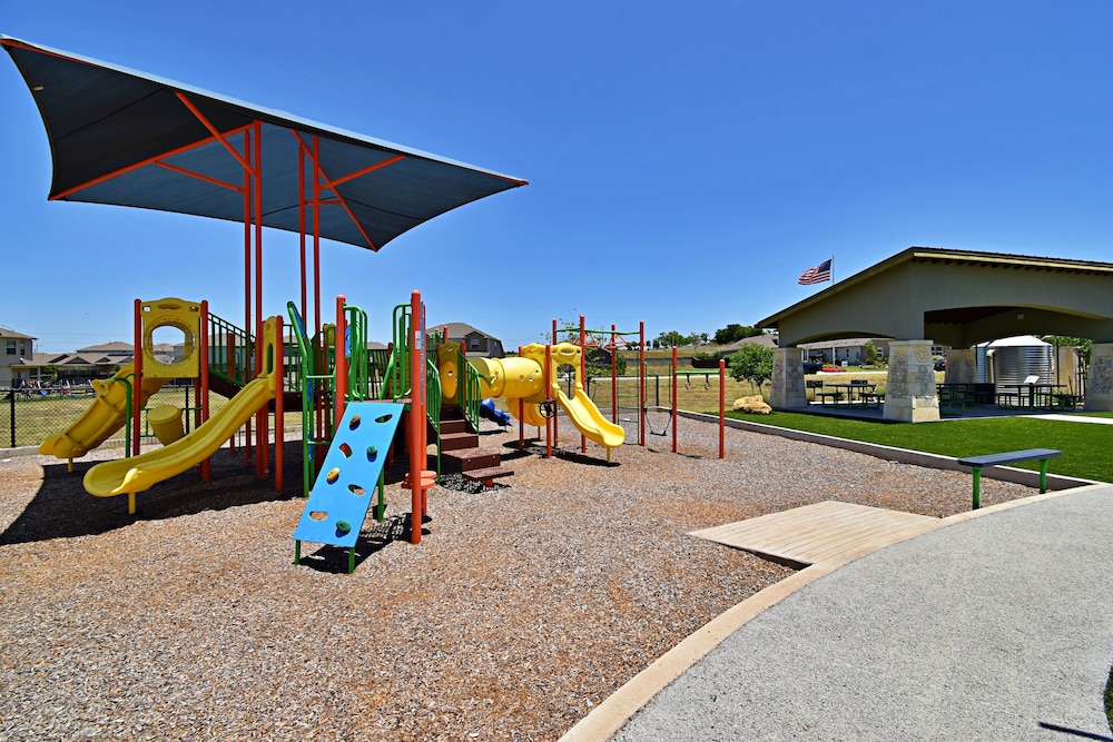 Long-term Stays Family-friendly Communal Pool! - Image 3